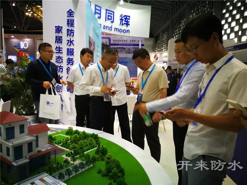 开来湿克威防水倪贵全董事长为客户讲解沙盘