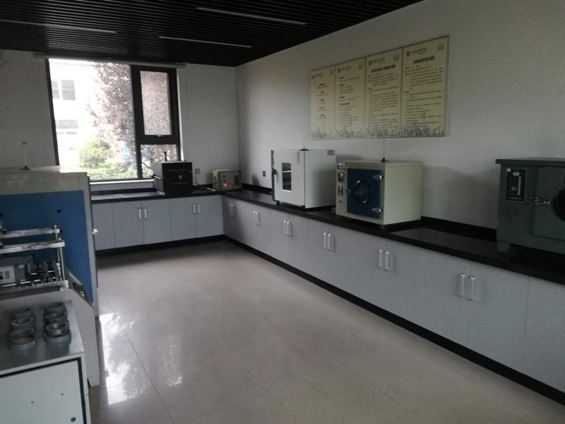 参观公司标准化实验室