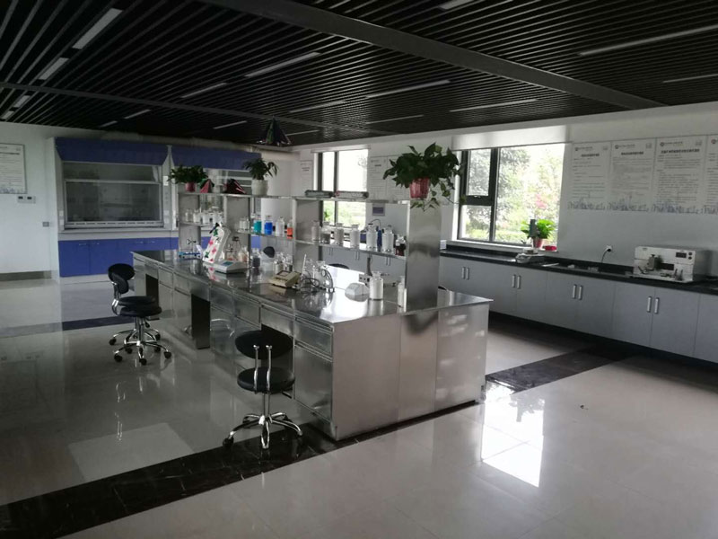 参观公司标准化实验室