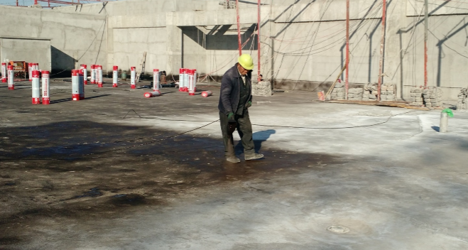 涂刷基层处理剂