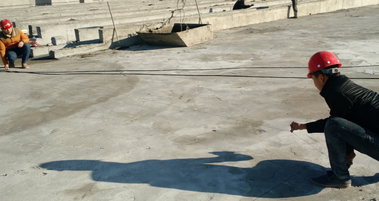 定位、弹基准线、试铺