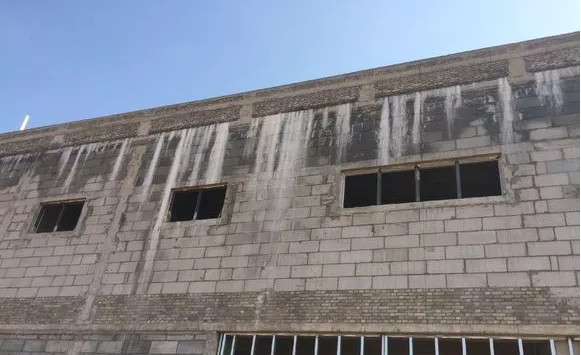 女儿墙根部漏水