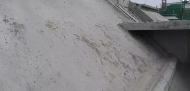 混凝土陡坡屋顶渗漏