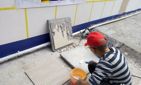 涂刷瓷砖粘接剂