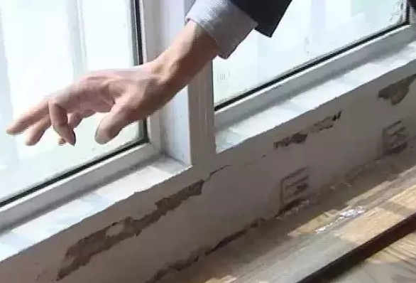 窗边渗水